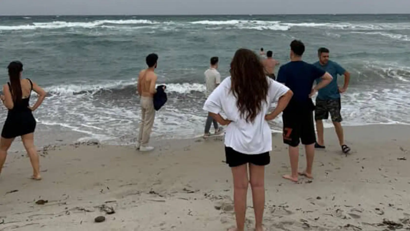 Denize Giren Genç Boğuldu, Arkadaşları Sinir Krizi Geçirdi