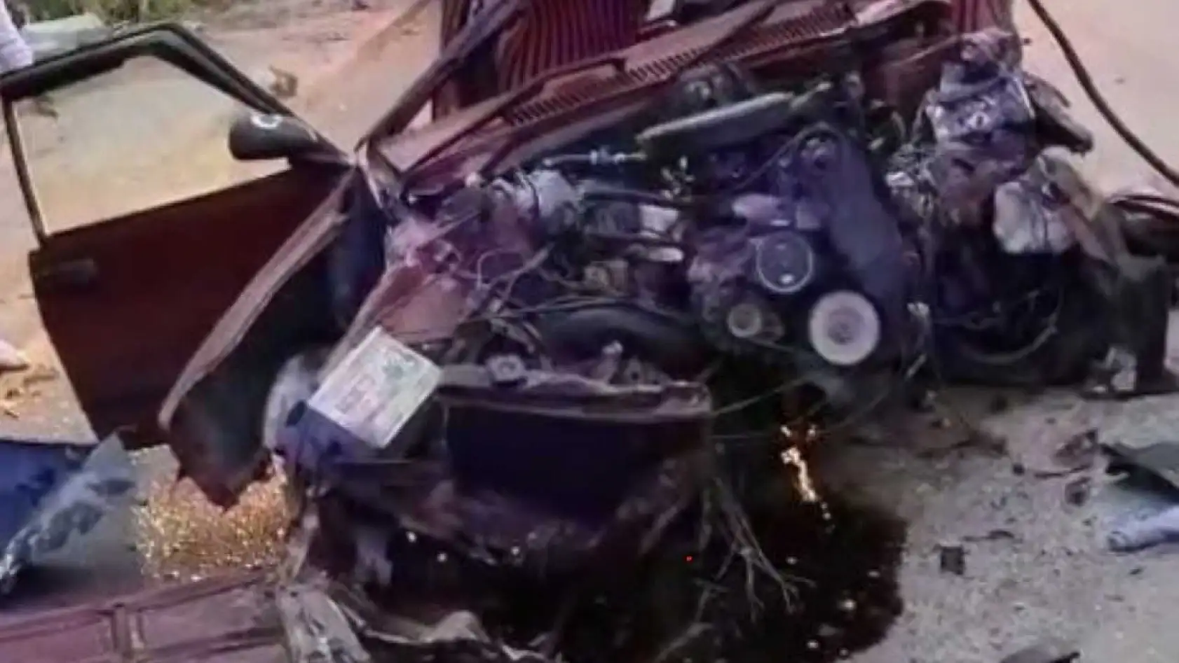 Direğe çarparak hurdaya dönen Fiat Tofaş'ın sürücüsü ağır yaralandı