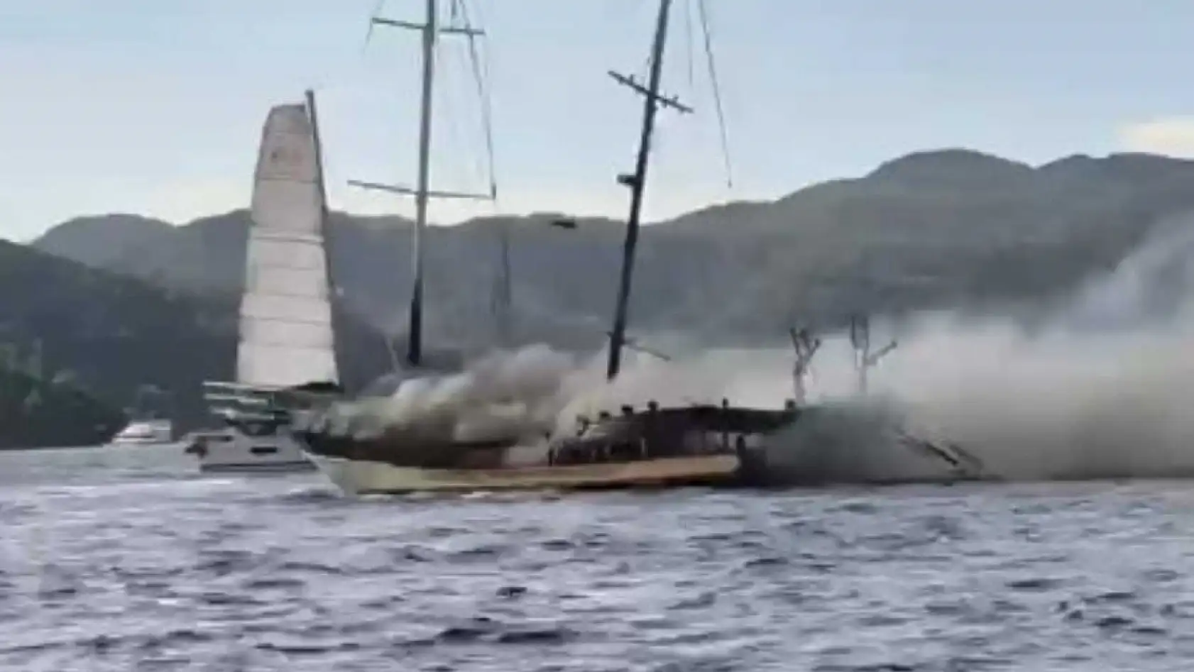 Göcek'te teknede çıkan yangın söndürüldü