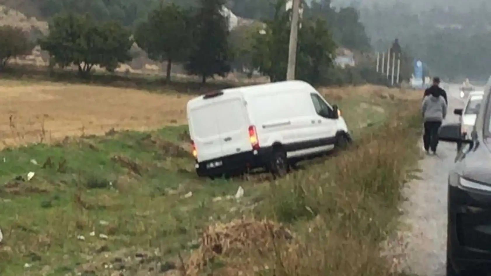 Kamyonet ile otomobilin çarpıştığı kazada 5 kişi yaralandı