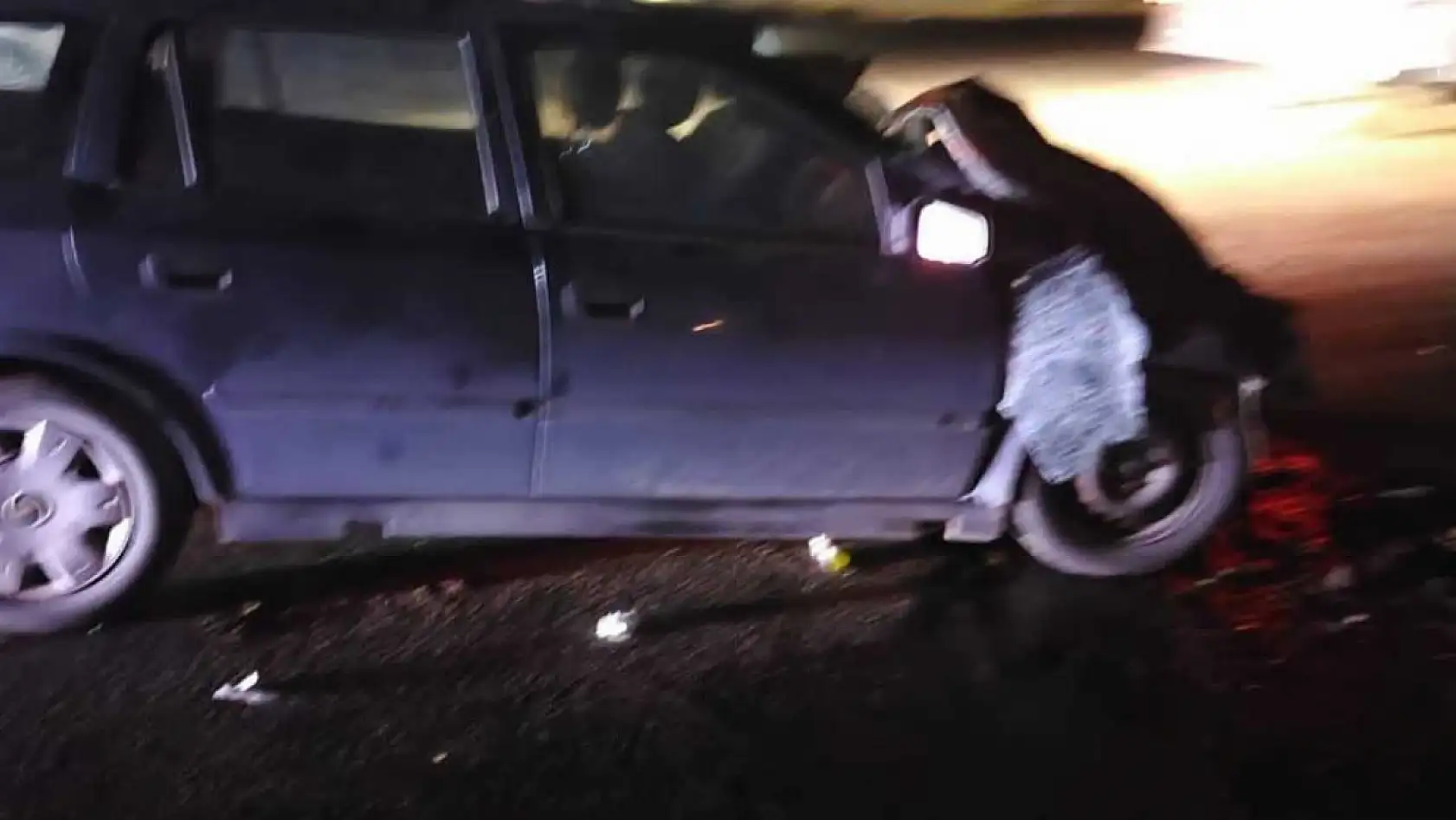 Otobüsle otomobil çarpıştı: 1 ölü, 3 yaralı