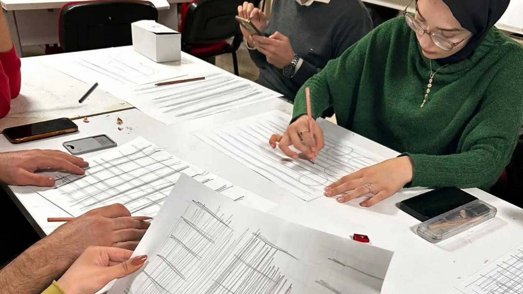 Muğla'da gençler sanat atölyelerinde yeteneklerini keşfediyor