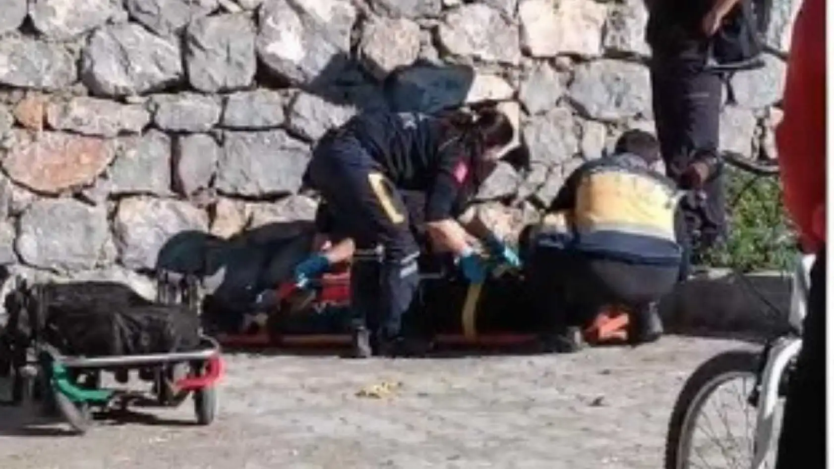 Fethiye'de alkollü şahıs istinat duvarından düşerek yaralandı