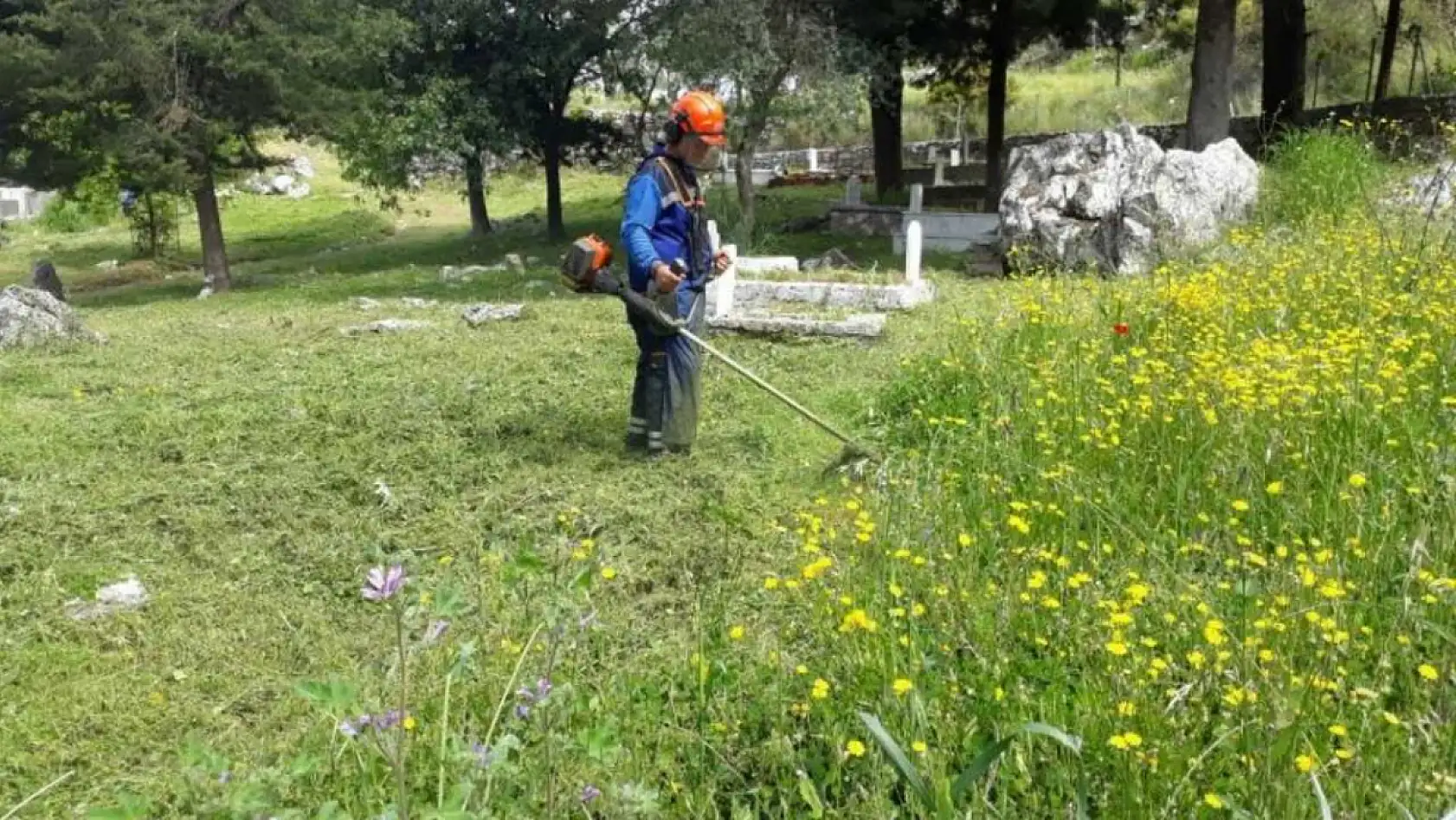 Muğla Büyükşehir'den mezarlıklarda kapsamlı bakım ve düzenleme