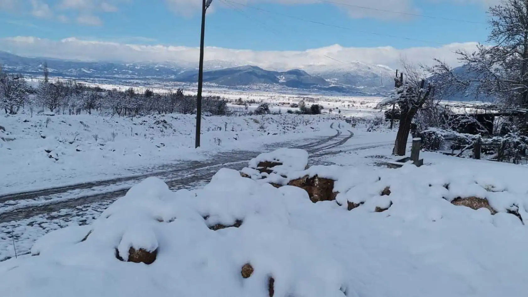 Seydikemer Yayla Temel Mahallesi'nden kar manzaraları
