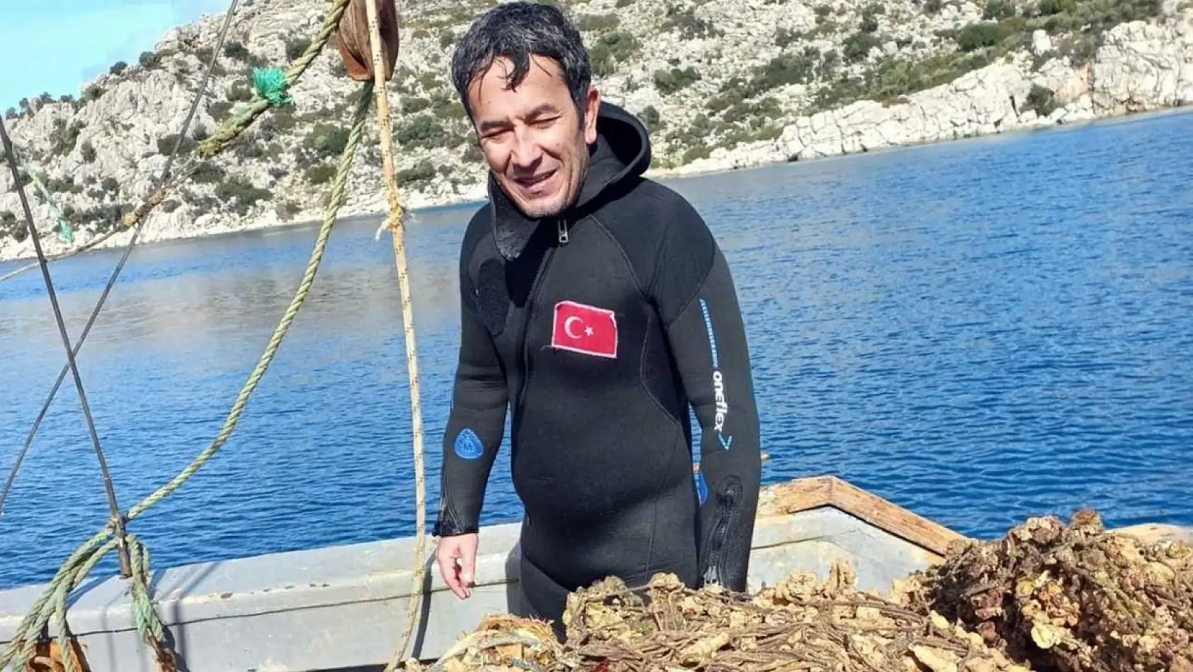 Marmaris Bozburun'da hayalet ağlar denizden temizlendi