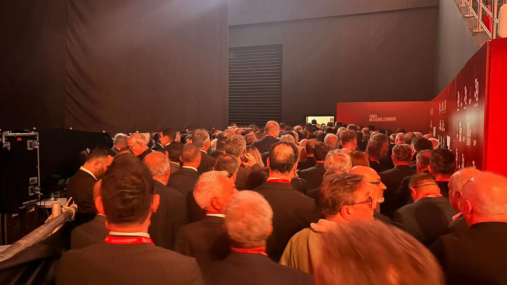 FRT Mikrofonlarına konuşan CHP Milletvekilleri: 'Kurultay İktidara Yürüyüşün Başlangıcı'