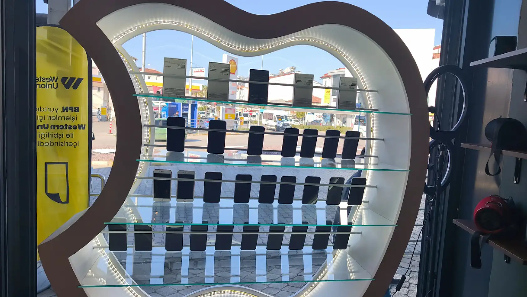 Fethiye'de uzmanından kritik uyarılar: Telefonunuzu geceden sabaha kadar şarj etmek tehlikeli mi