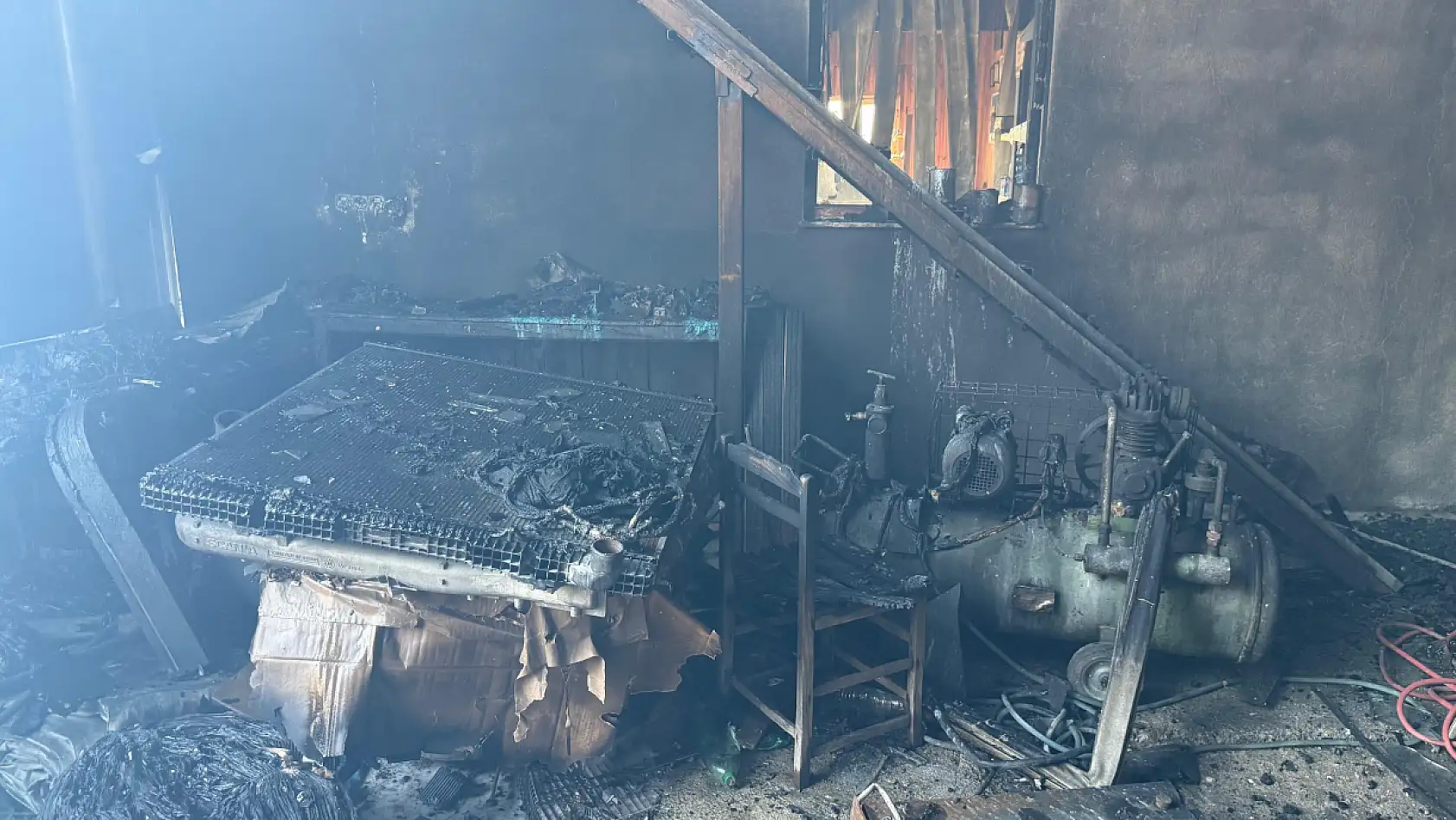 Seydikemer'de kereste deposundaki yangın kontrol altına alındı