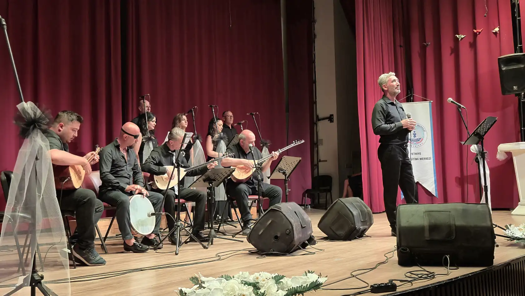 Fethiye'de Türk Halk Müziği Korosu Alkış Topladı