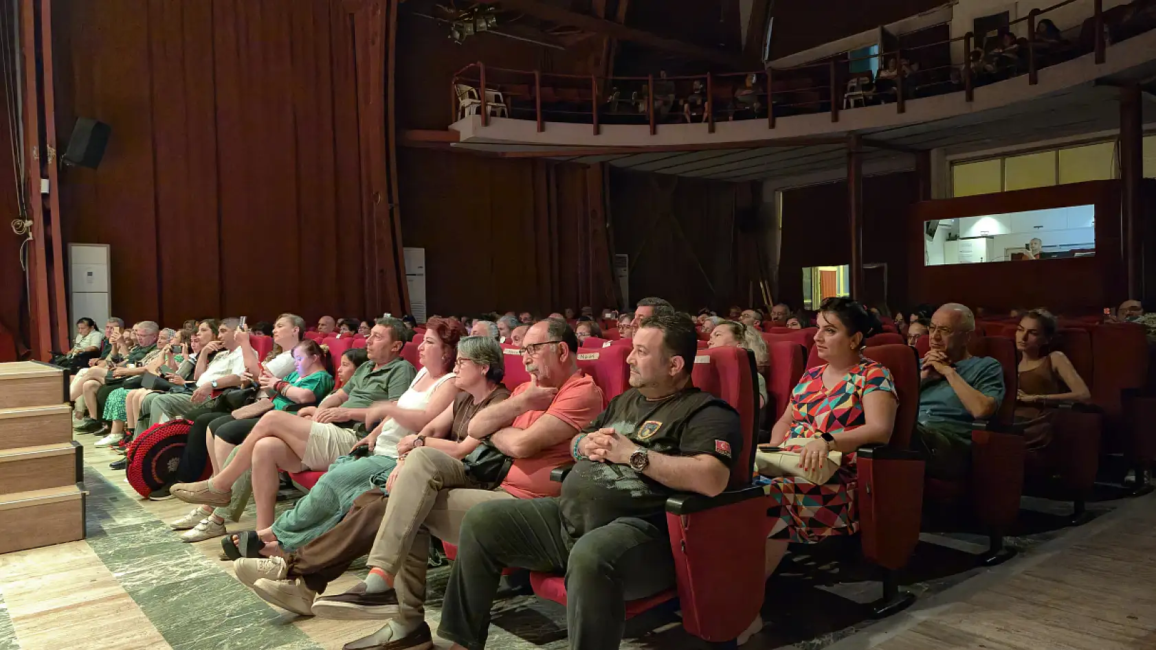 Fethiye'de Türk Halk Müziği Korosu Alkış Topladı