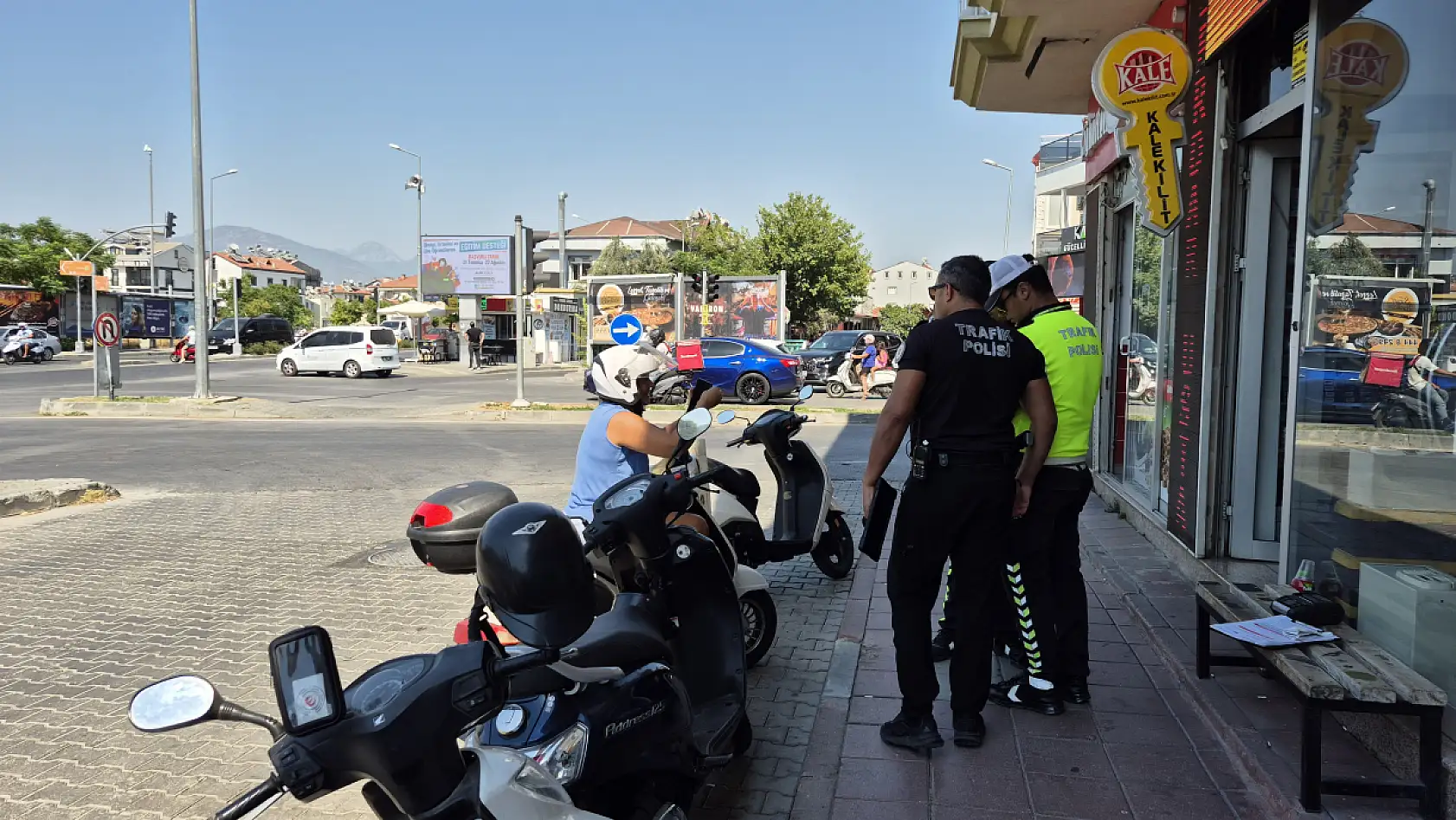 Fethiye'de Yaya Geçidini İhlal Eden Sürücülere Cezai İşlem Uygulandı