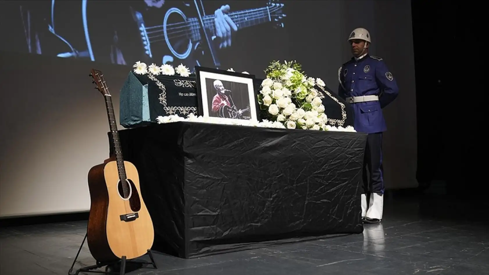 Usta sanatçı İlhan Şeşen son yolculuğuna uğurlandı