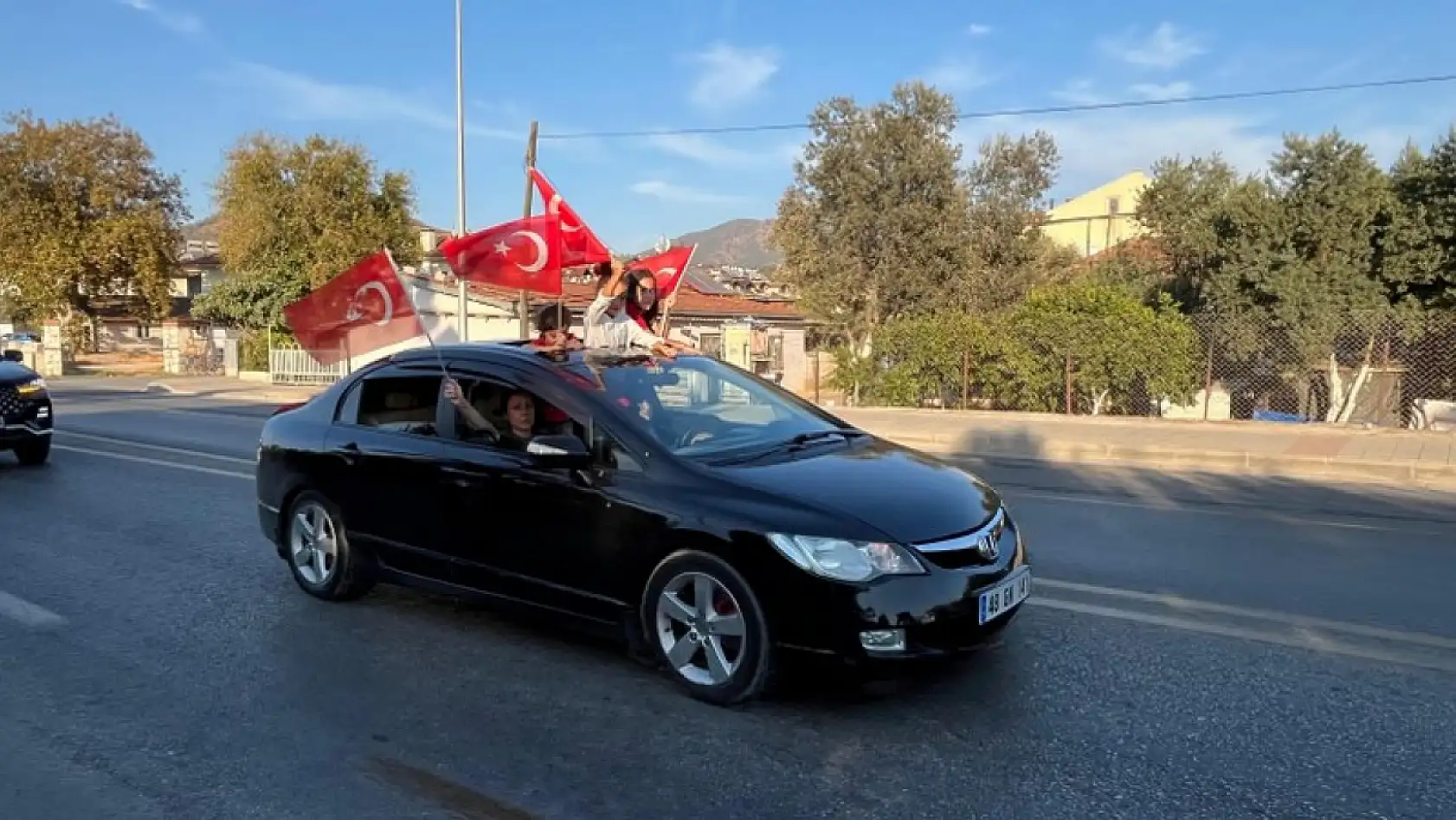 Fethiye'de Belediye Destekleriyle Cumhuriyet Konvoyu Düzenlendi