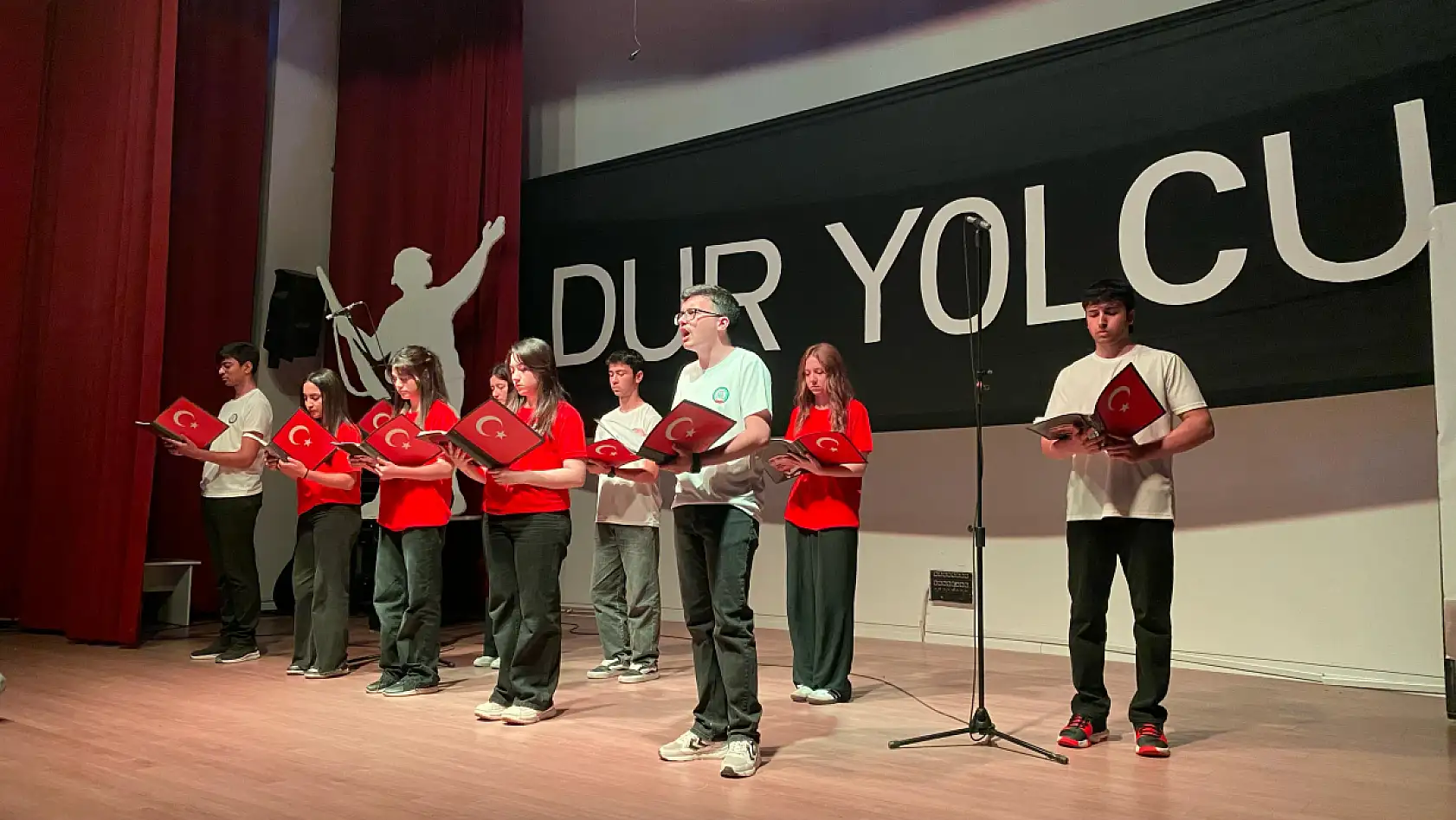 Fethiyeli öğrencilerden unutulmaz gösteri