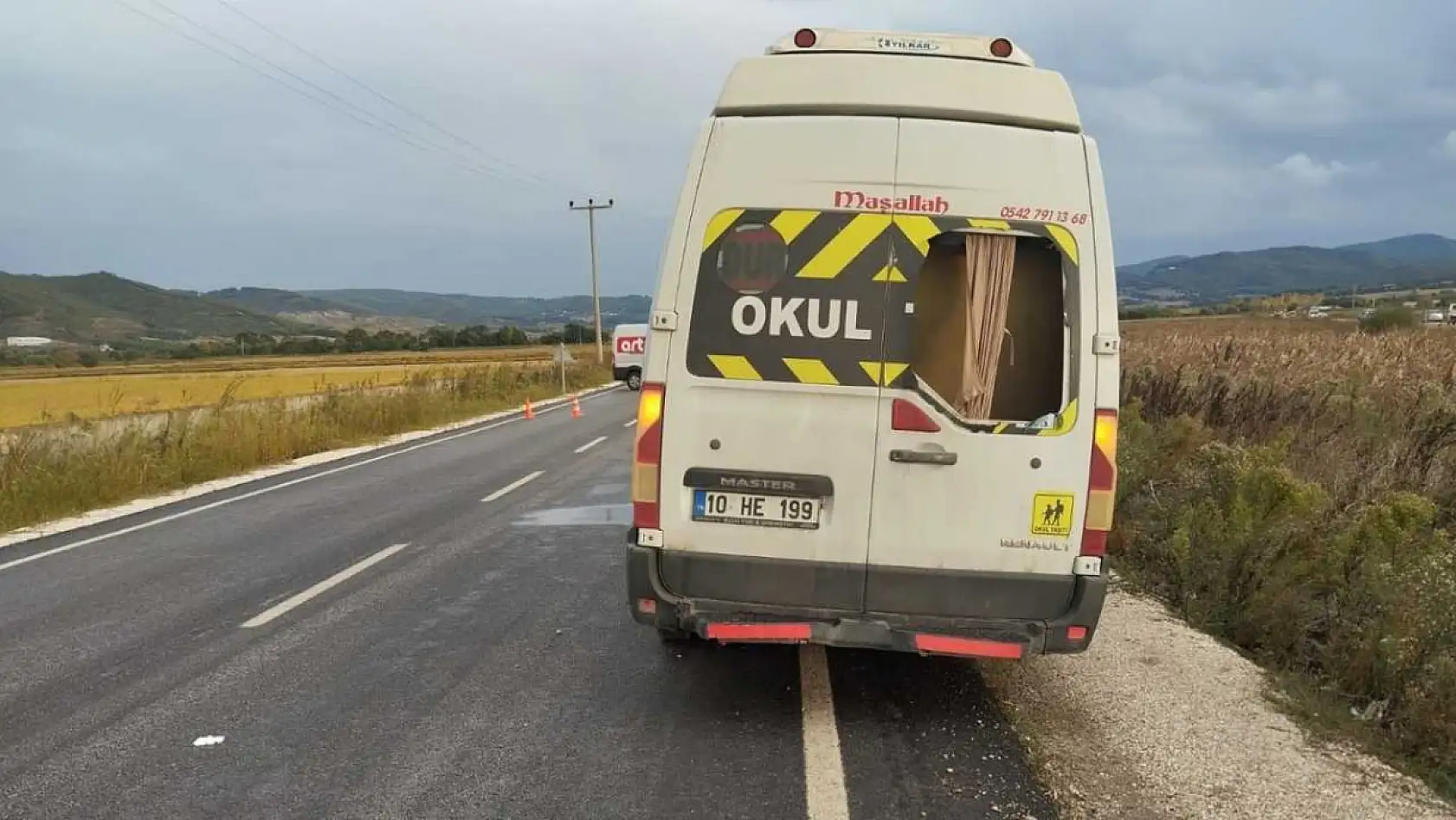 Öğrenci servisi ile otomobil çarpıştı: 2 ölü, 7 öğrenci yaralı