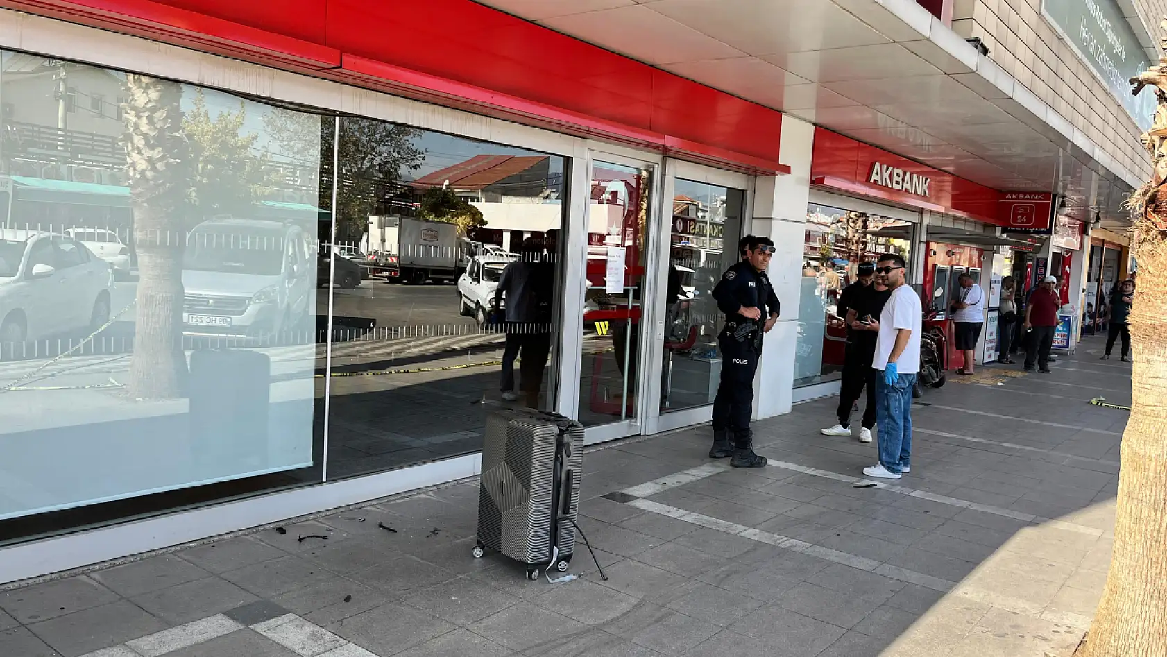 Fethiye'de Şüpheli Bavul, Fünye İle Patlatıldı