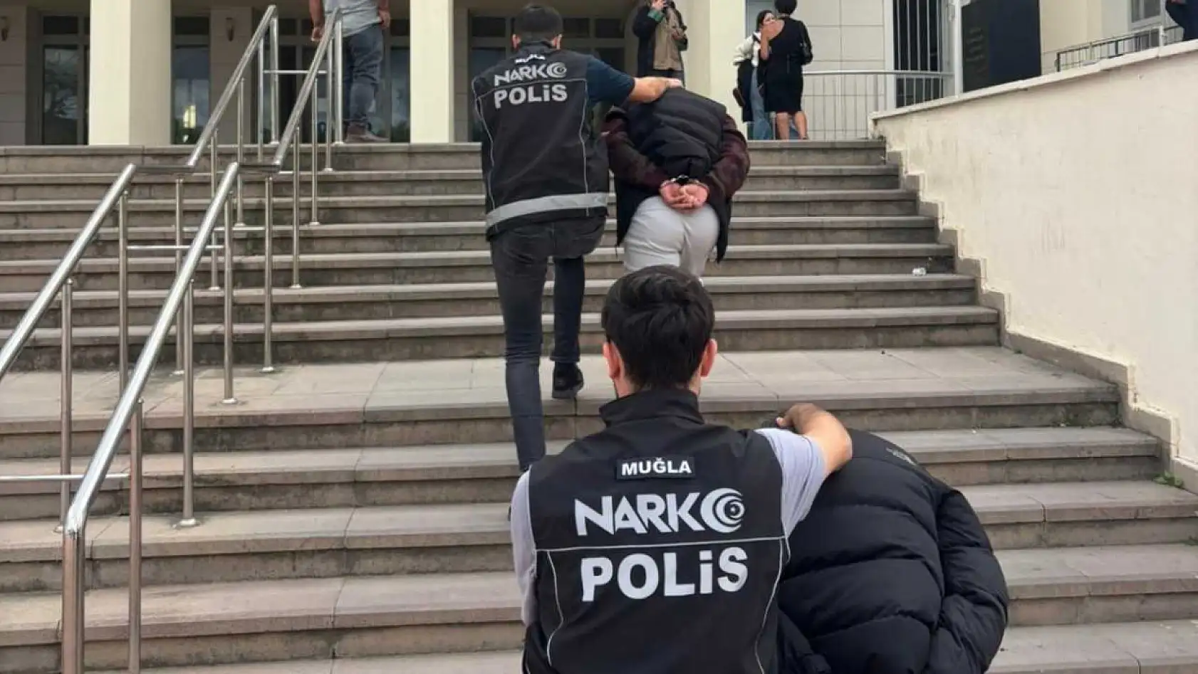 Bodrum'da otel odasına narkotik baskını! Kilolarca uyuşturucu ele geçirildi