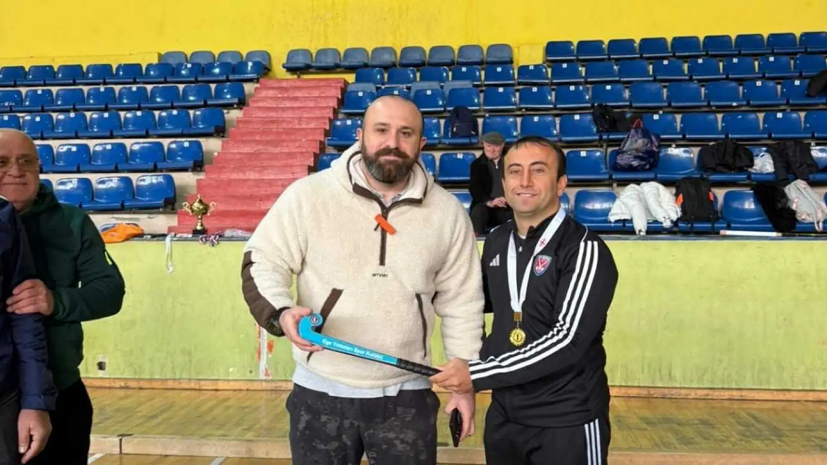 Muğla'da hokey sınırları aşıyor