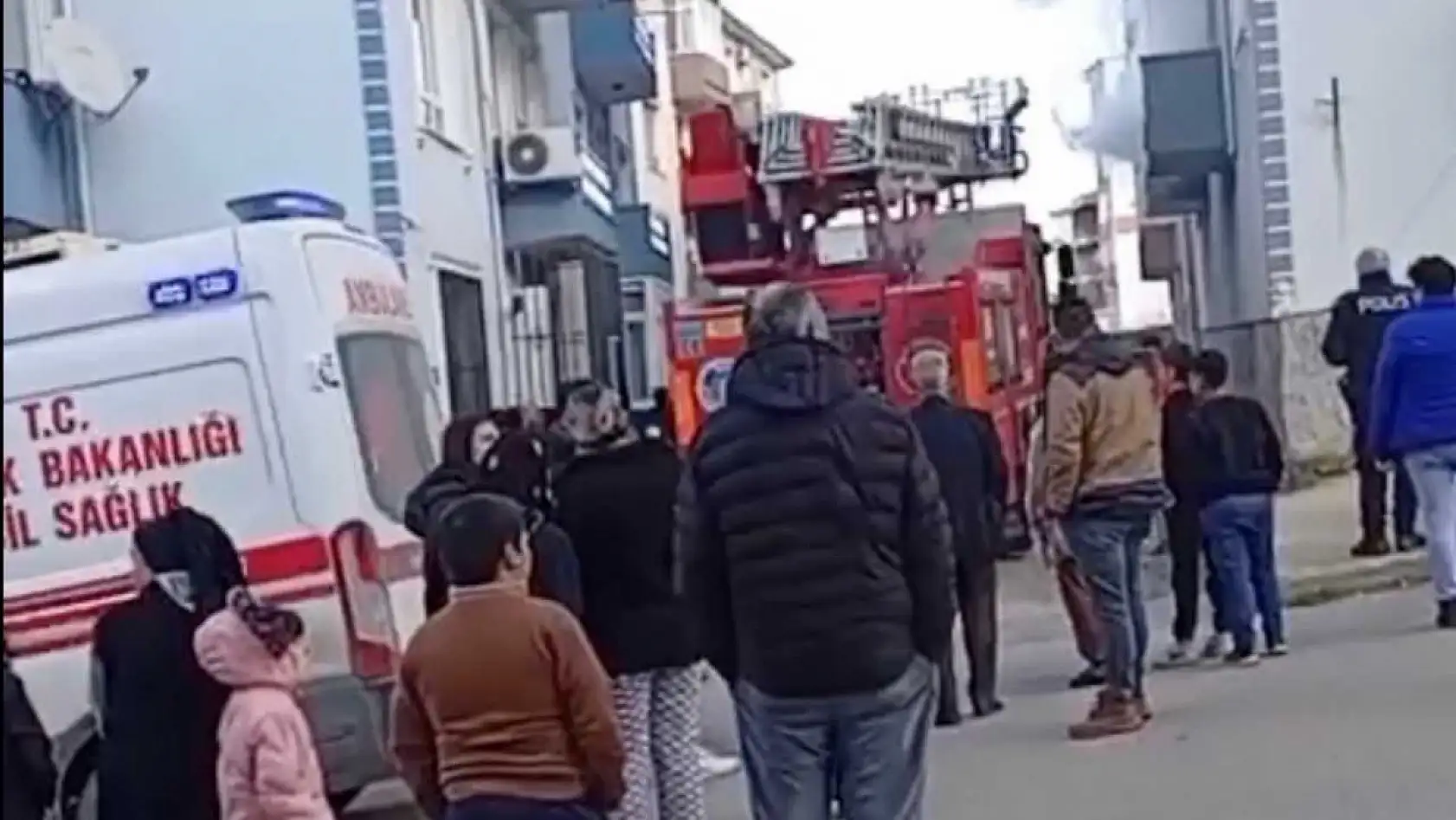 Yangın faciası...Yatalak adam alev kapanında kaldı