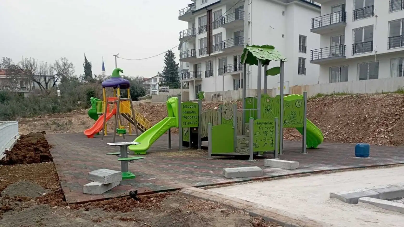 Fethiye Pazaryeri Mahallesi'nde Park ve Yol Çalışmaları Hız Kazandı