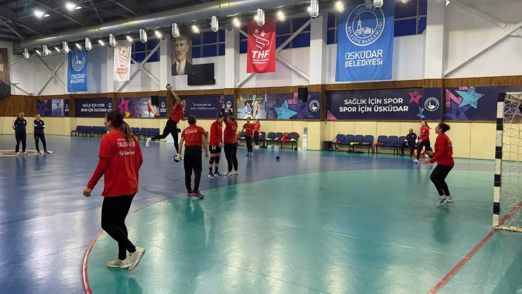 Yalıkavakspor, Üsküdar Belediyespor maçı öncesi İstanbul'da son antrenmanını yaptı