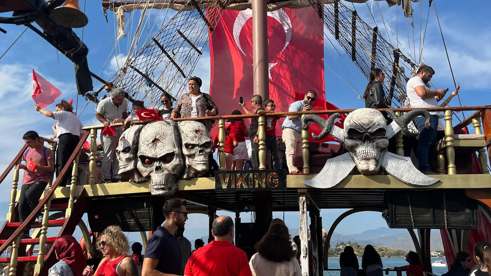 Fethiye'de tekne kortejiyle 29 Ekim coşkusu