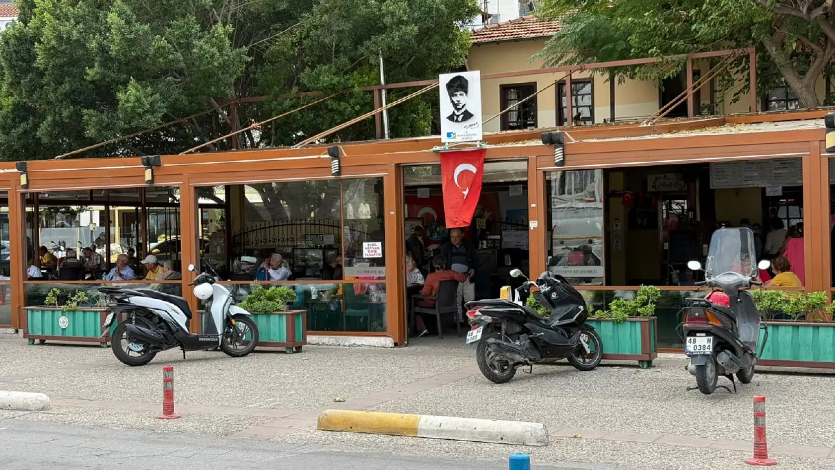 Fethiye'de uygun fiyatlarla vatandaşların buluşma noktası: Liman Halk Evi