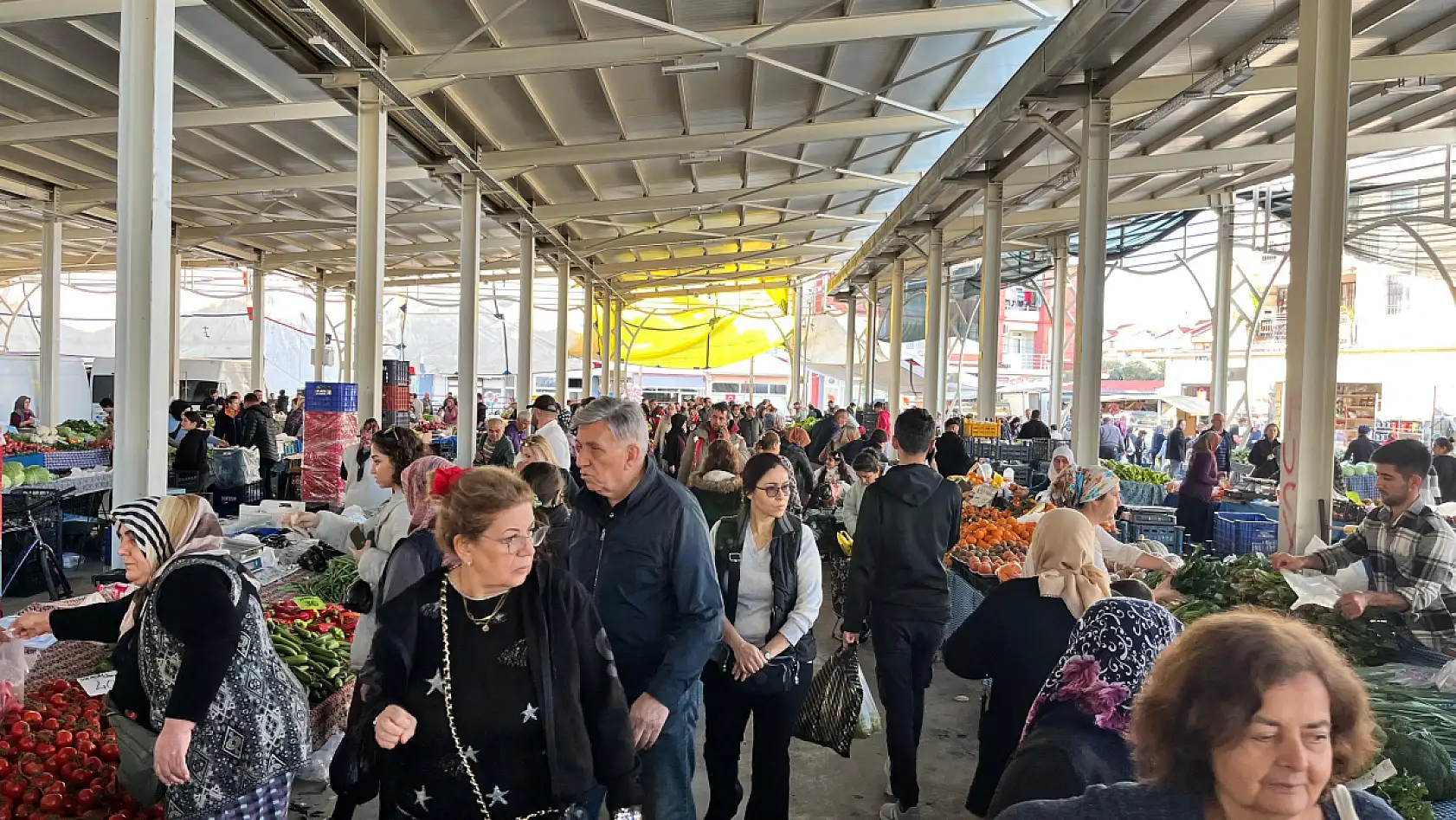 Fethiye Cumartesi Pazarı'nda Yüksek Fiyatlar Tepki Topluyor