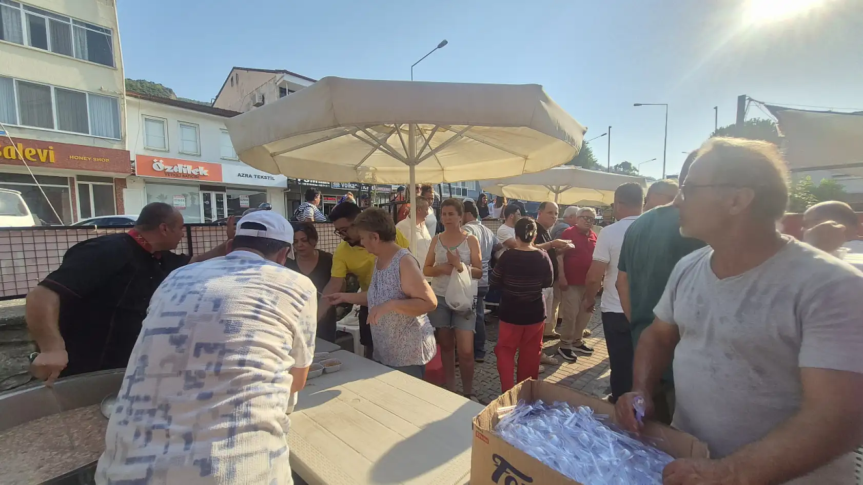 CHP Fethiye'den aşure ikramı