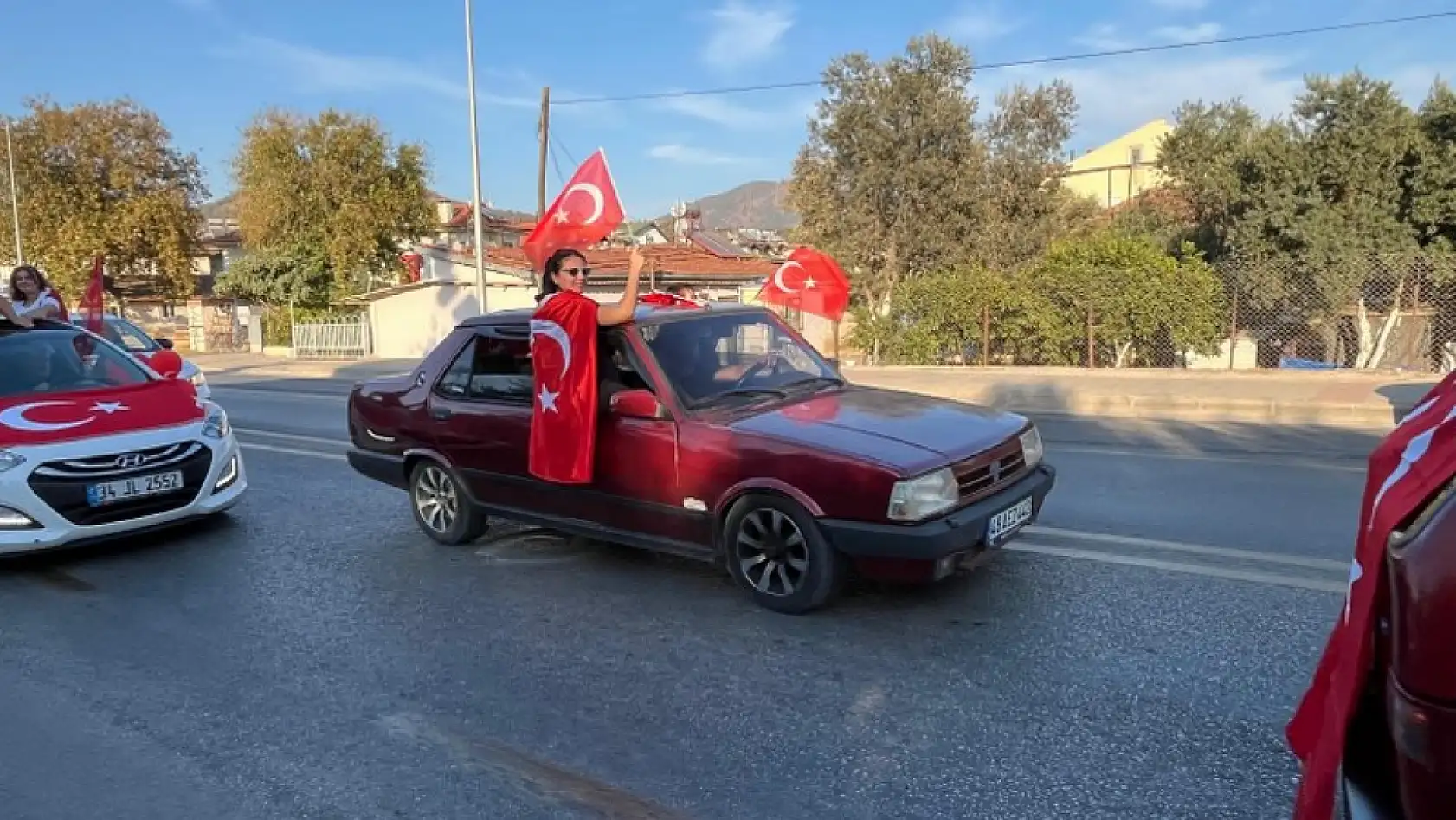 Fethiye'de Belediye Destekleriyle Cumhuriyet Konvoyu Düzenlendi