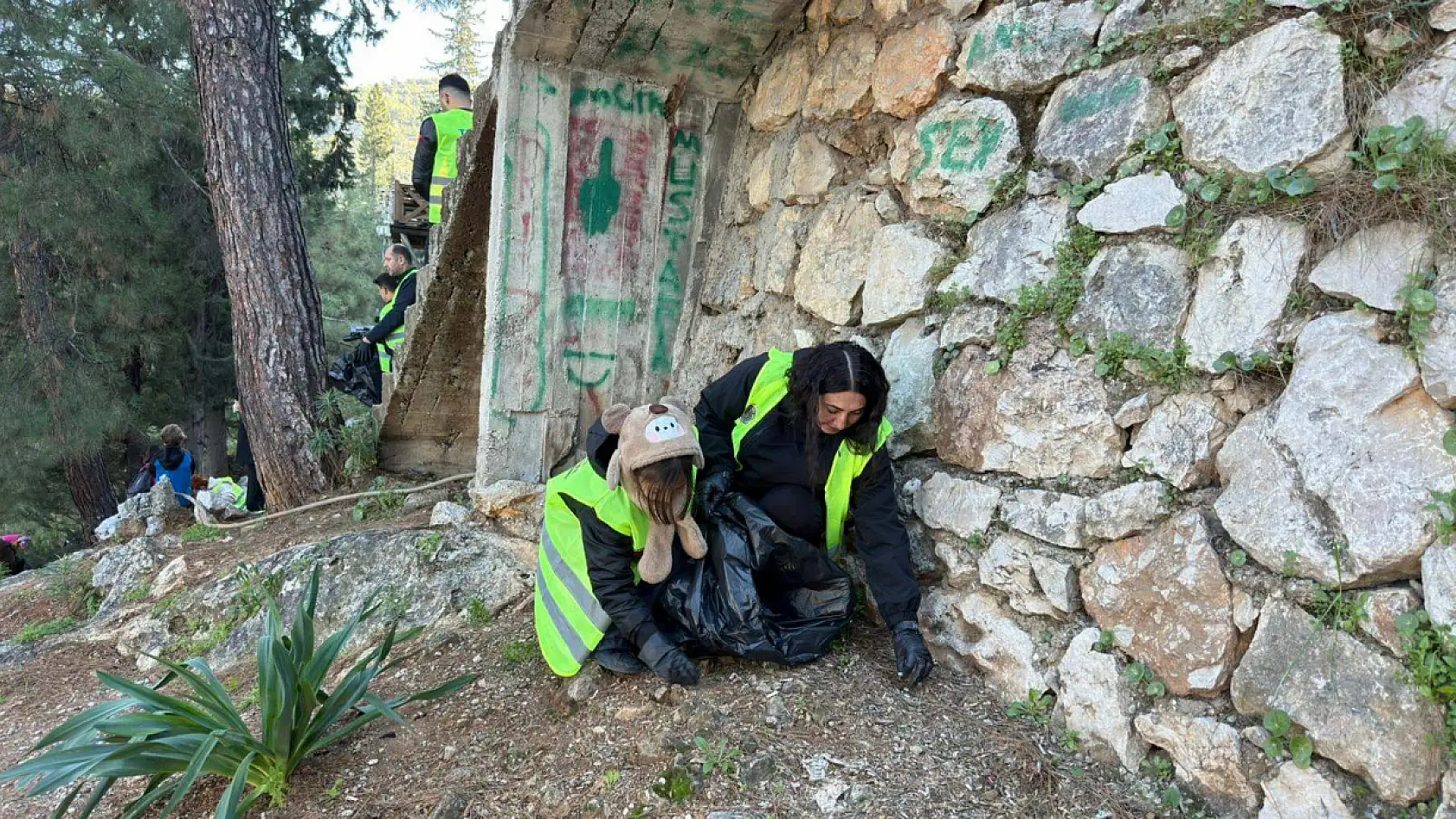 Fethiye Aşıklar Tepesi'nde Çevre Farkındalığına Kadın Eli