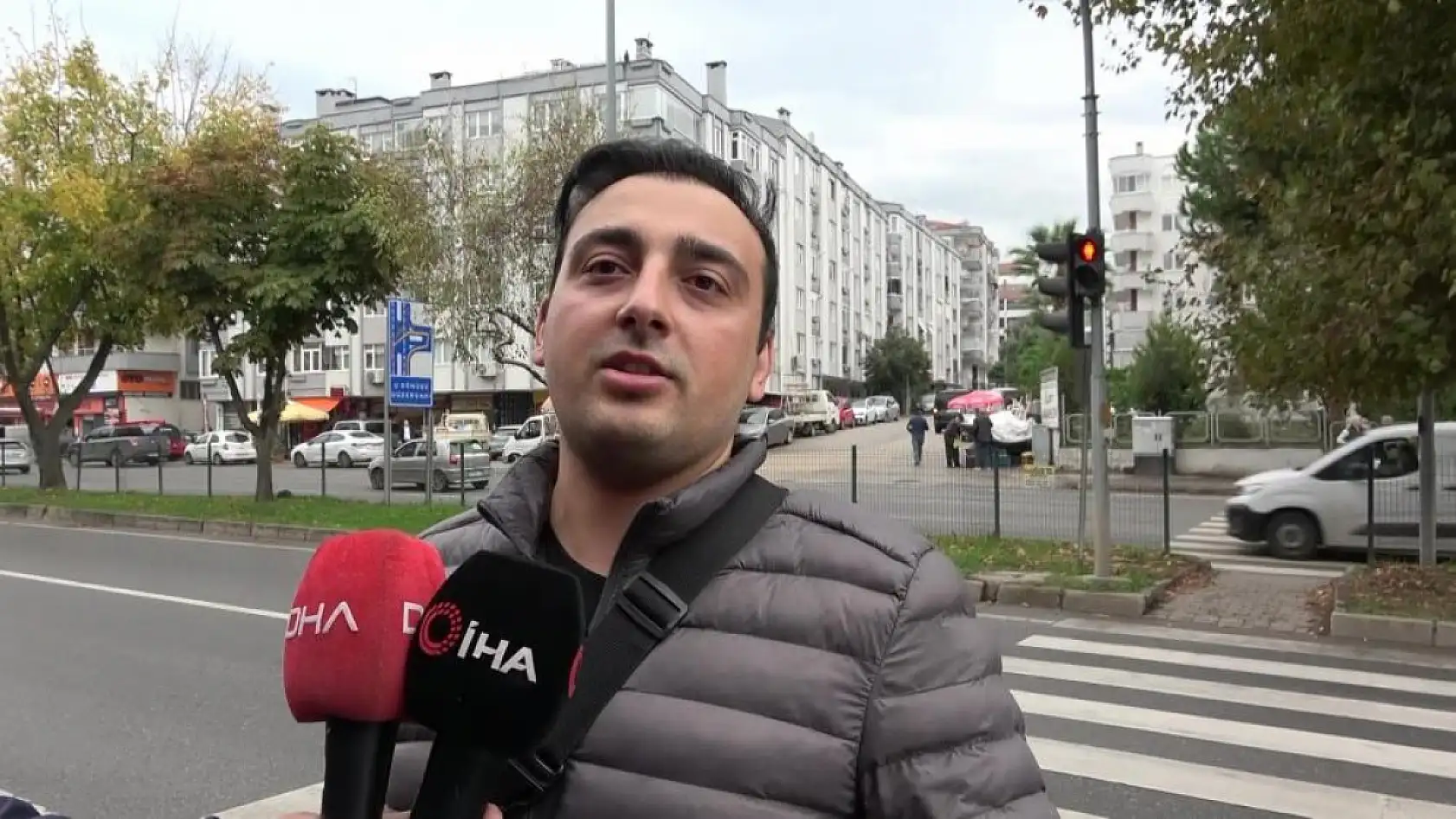Motosikletli kuryenin çarptığı yaşlı adam kanlar içinde yere yığıldı