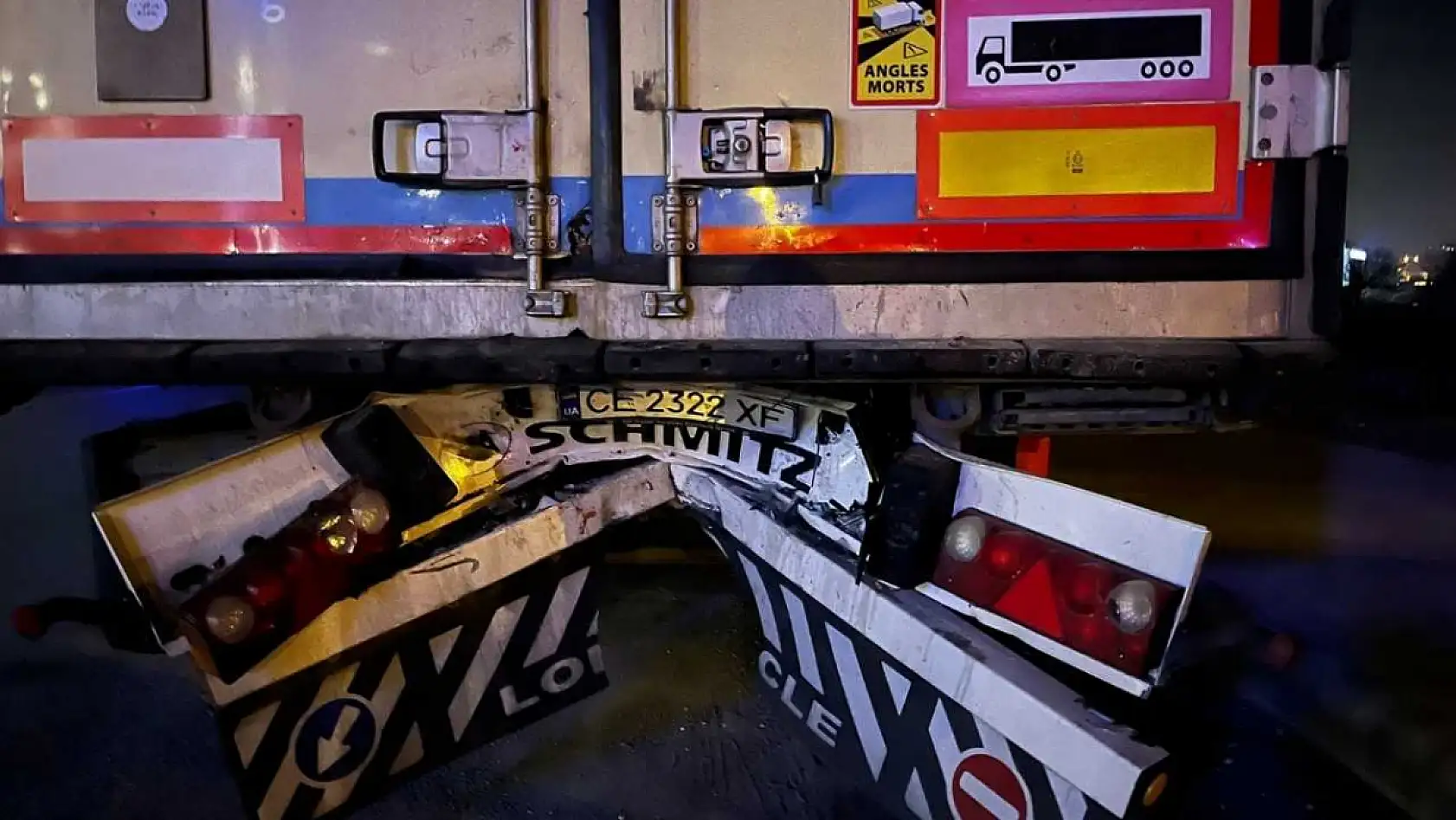 Menteşe'de motosiklet tıra çarptı: 1 ölü