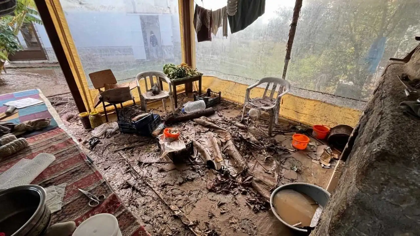 Datça'da sağanak yağış etkili oldu