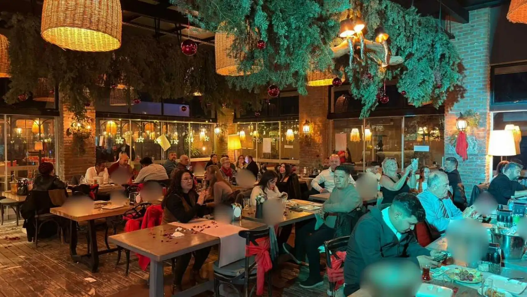 Fethiye Denizatı Restoran'da yeni yıla coşkulu karşılama