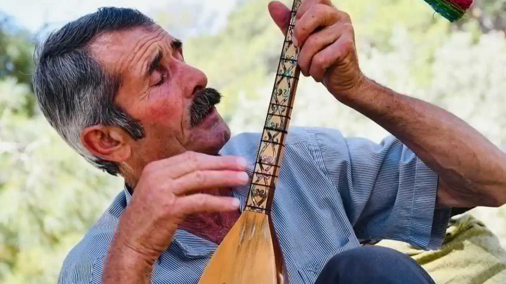 Kaşlı Üç Telli Cura Ustası Osman Kırca'ya 'Yaşayan İnsan Hazinesi' Onuru