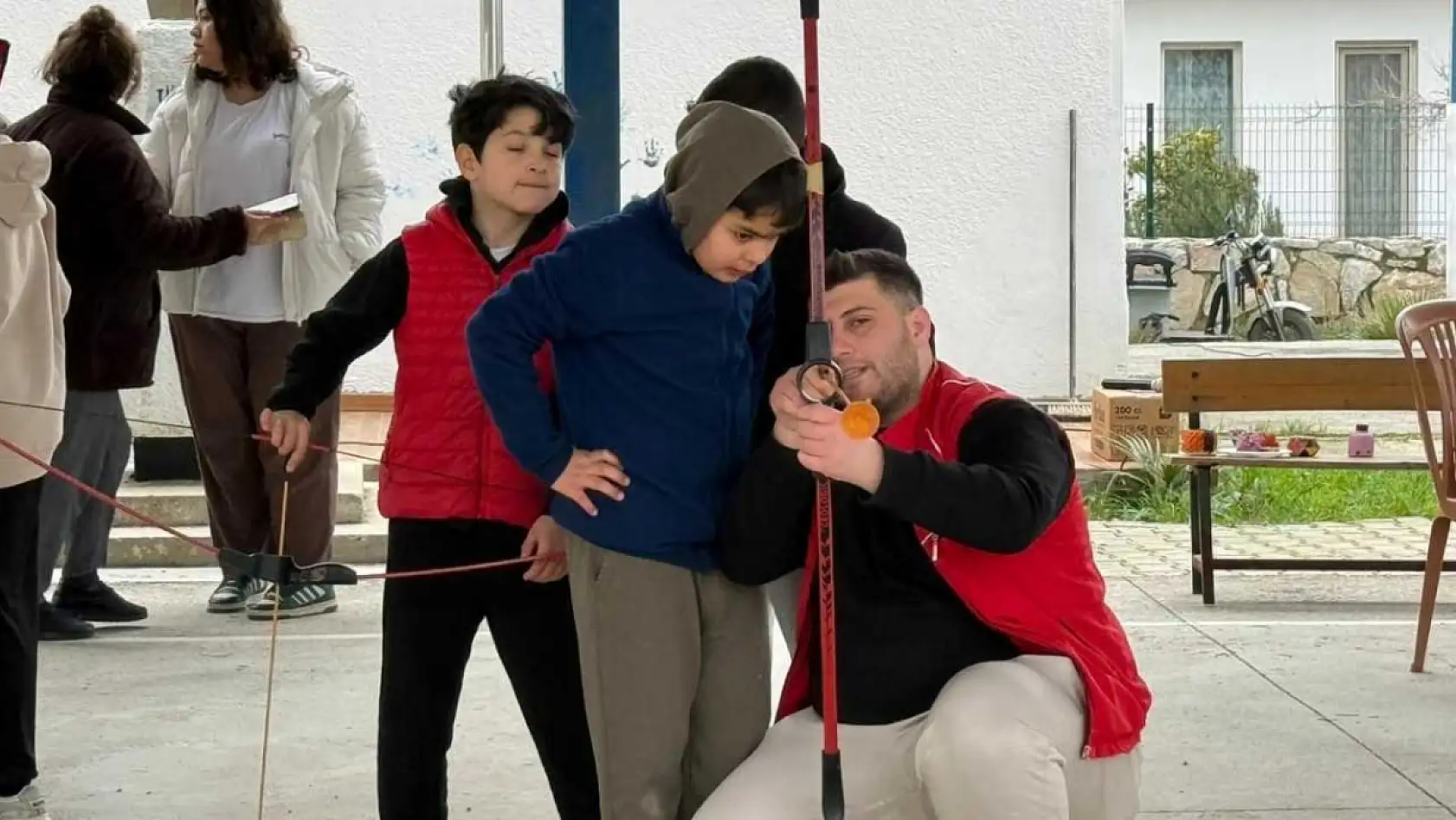 GSB Gençlik Kış Kulübü Ula'da çocuklarla buluştu