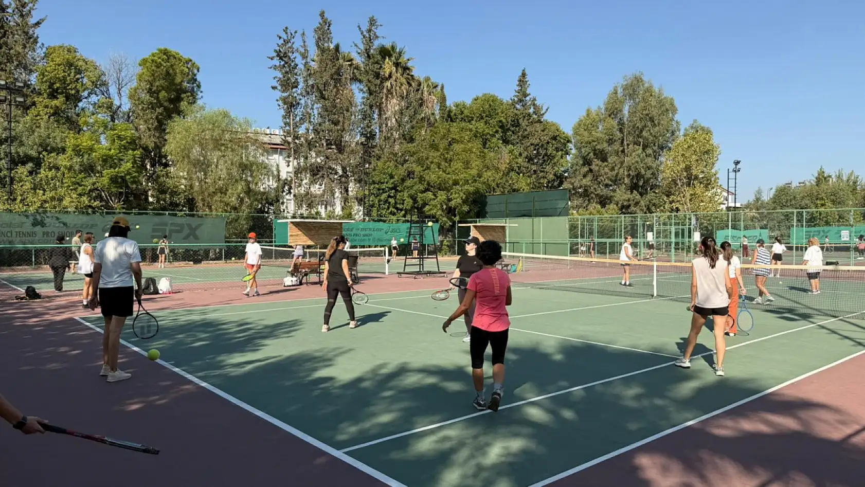Fethiye'de Avrupa Hareketlilik Haftası Tenis Etkinliğiyle Devam Ediyor