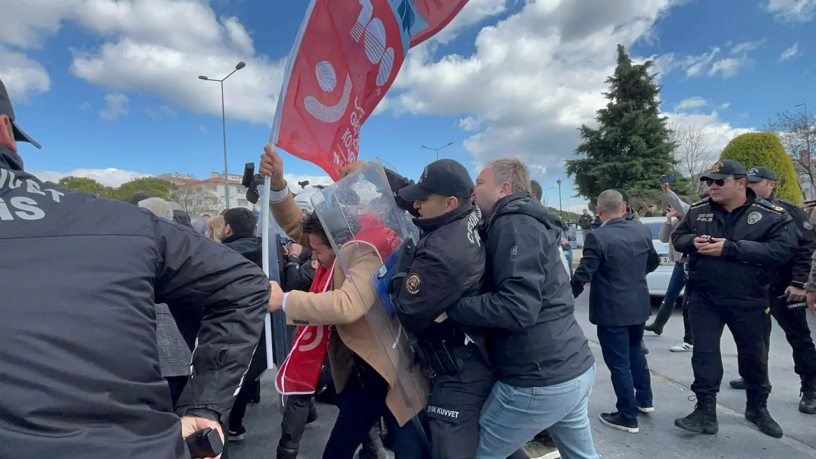Muğla'da yaşanan olaylar sonrası 5 gözaltı, CHP il gençlik kolları başkanı gözaltına alındı