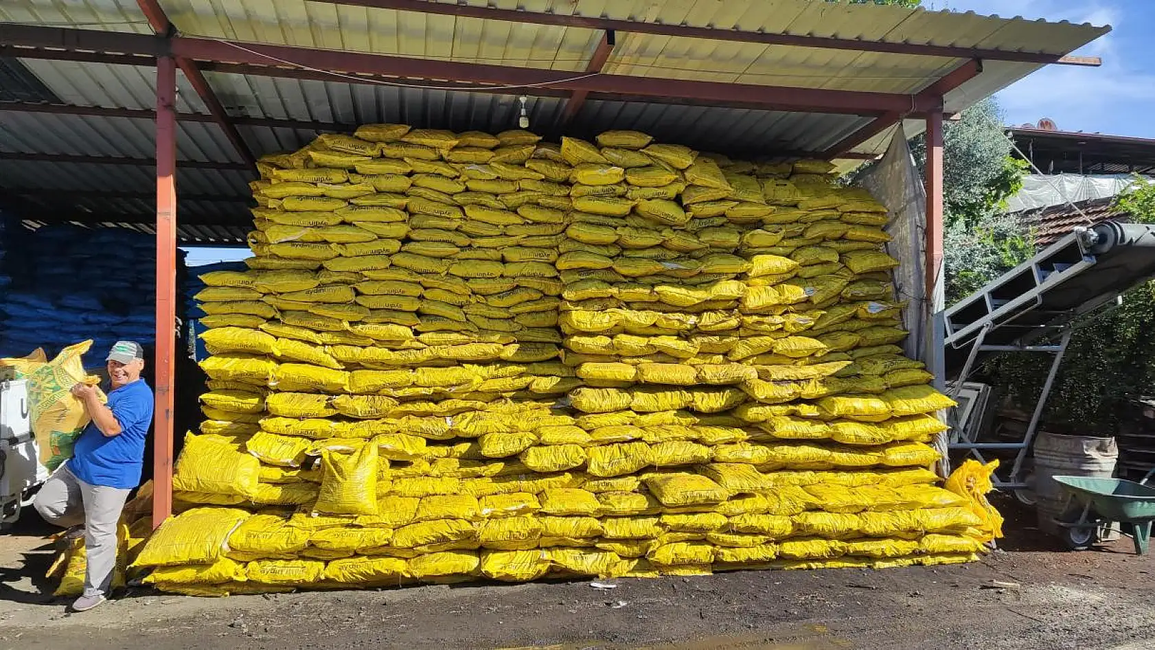 Fethiye'de havalar soğudu…  Odun ve kömür satışları arttı