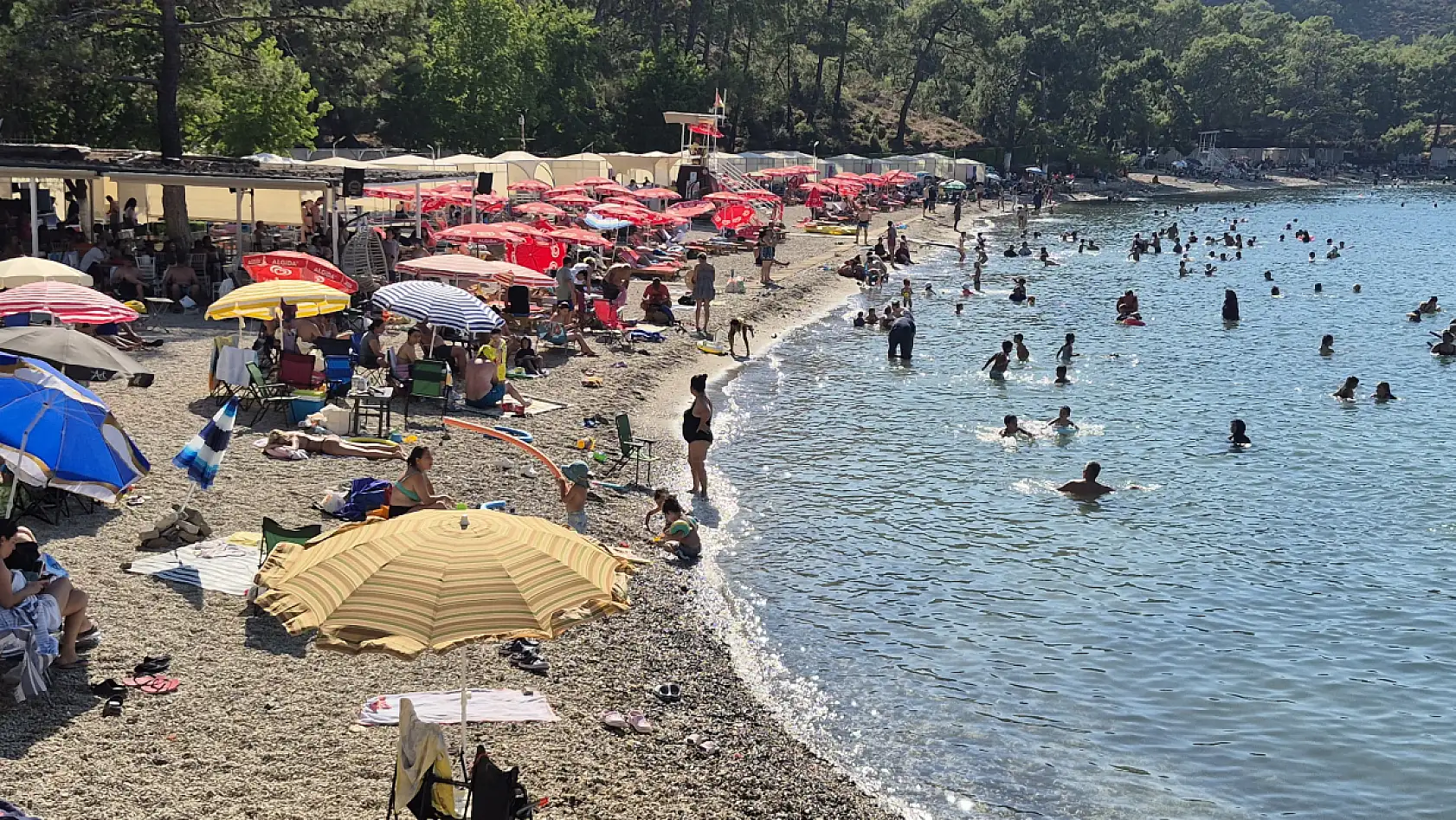 Fethiye'de Öğrencilerle İşletilen Plaj, Vatandaşlardan Yoğun İlgi Görüyor