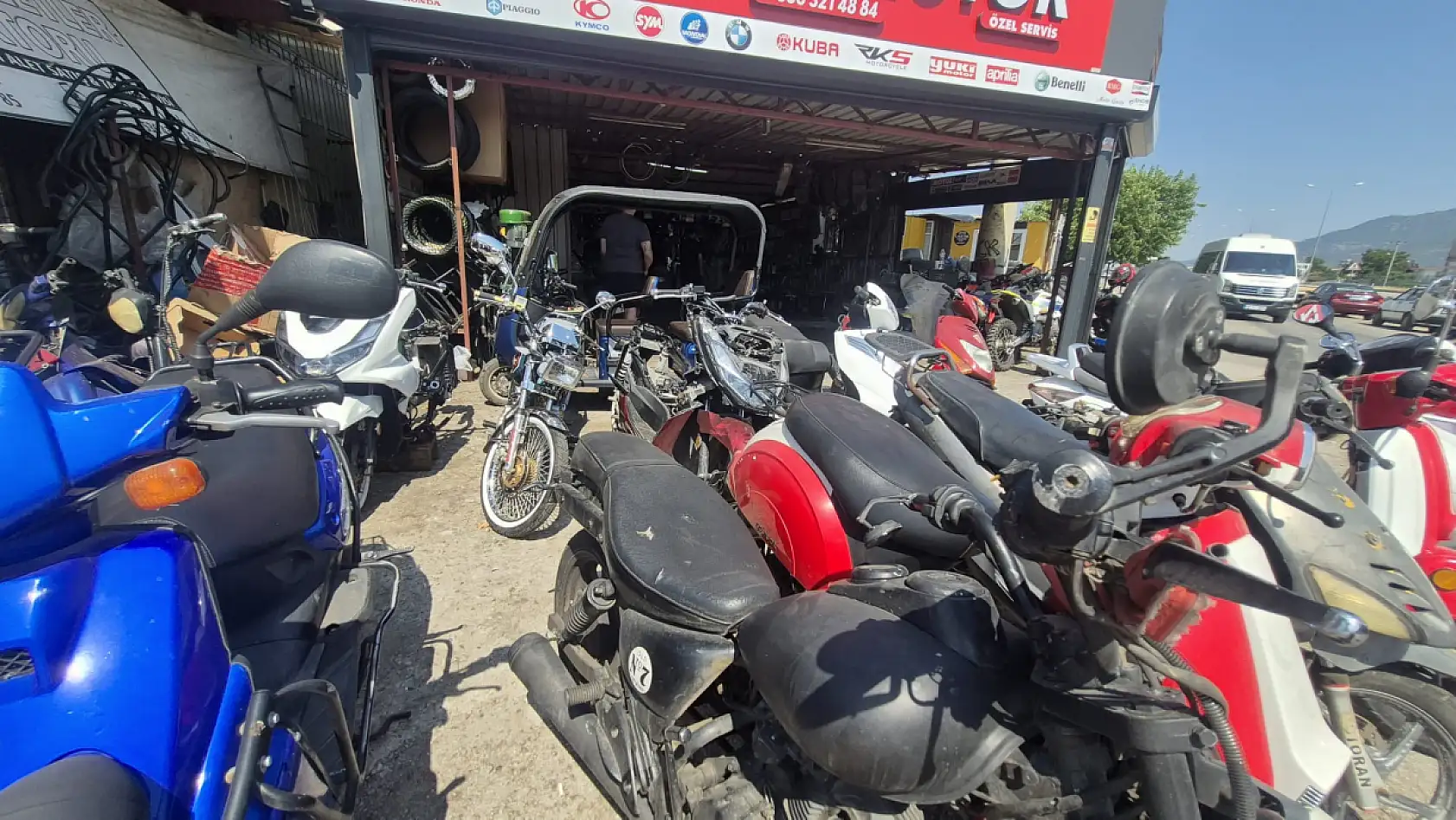 Fethiyeli ustadan yaz için motosiklet uyarısı 'Sıcak asfalt, aşınmış lastik'
