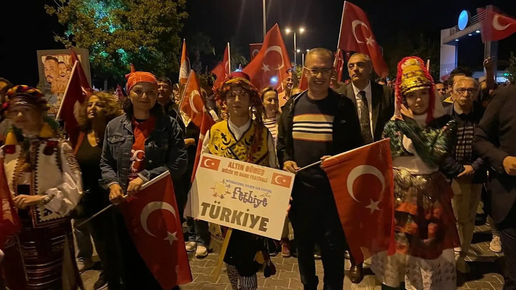 Fethiye'de Cumhuriyet Yürüyüşü Düzenlendi