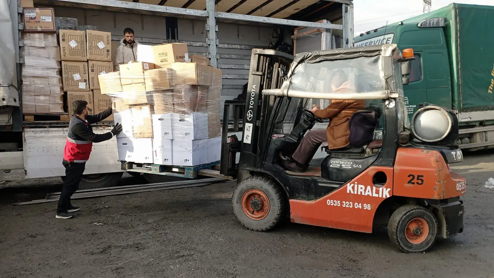 Fethiye Urartu Batu Çavdar Kütüphanesi'ne İstanbul'dan Kitap Bağışı