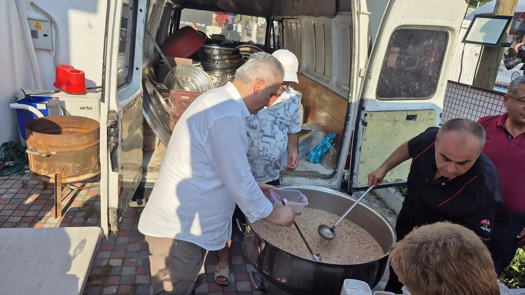 CHP Fethiye'den aşure ikramı