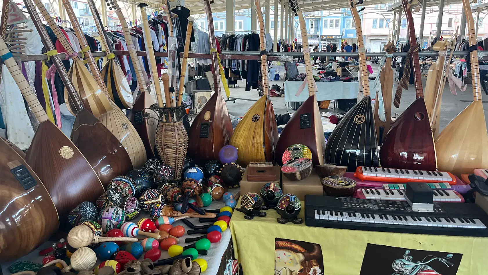 Fethiye'de uygun fiyatlı ikinci el müzik aletleri ilgi görüyor