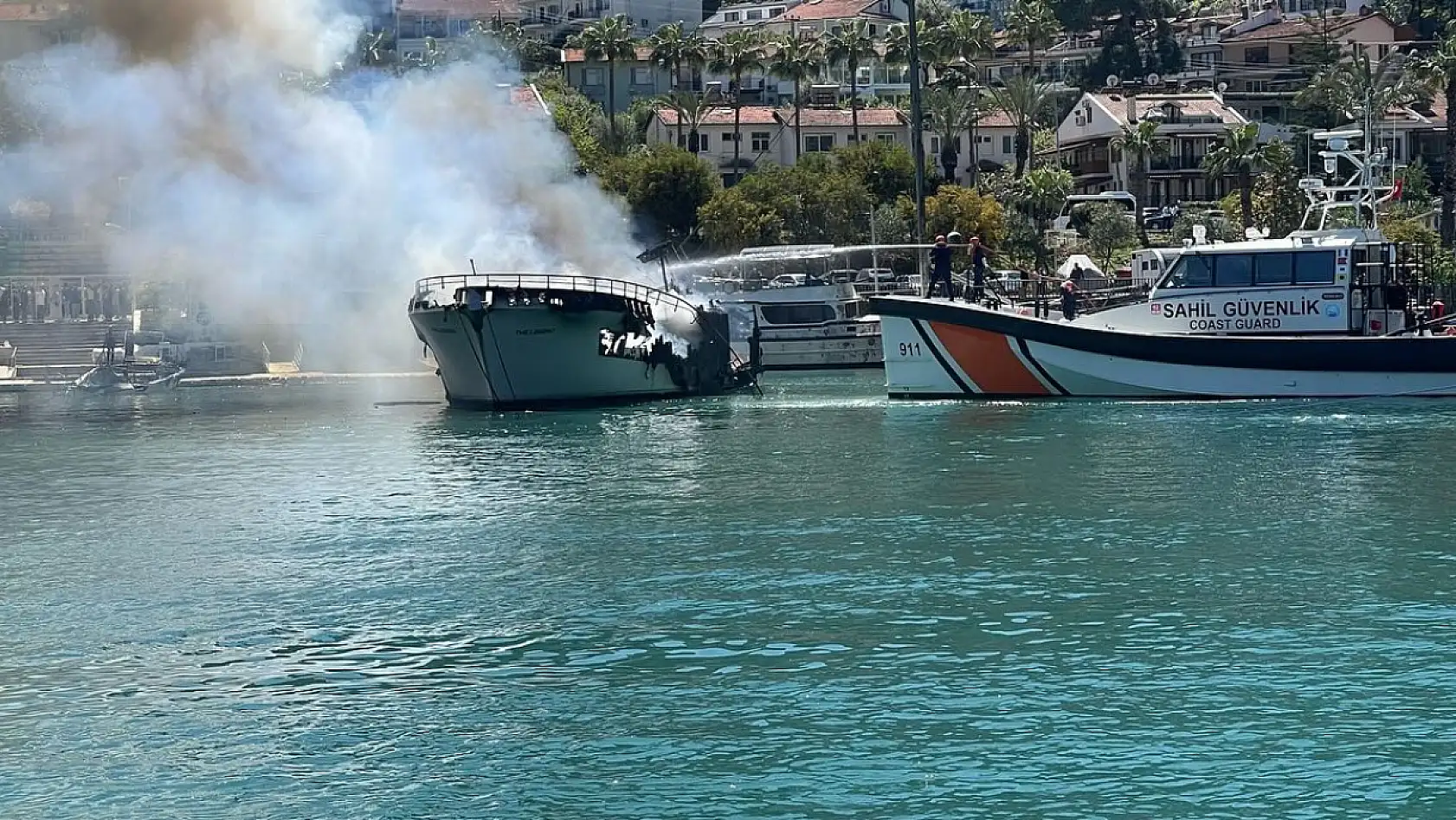 Fethiye Kaymakamı Ertaş, Karagözler'de Çıkan Yangında İncelemelerde Bulundu