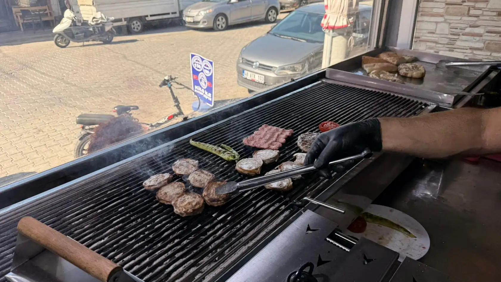 Fethiye'de iyi köftenin sırrını açıkladı