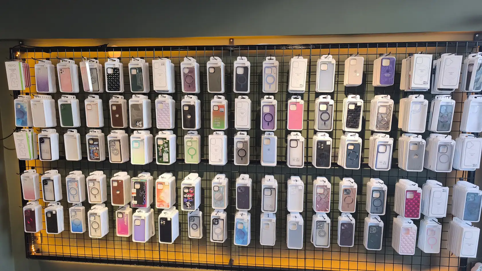 Fethiye'de uzmanından kritik uyarılar: Telefonunuzu geceden sabaha kadar şarj etmek tehlikeli mi